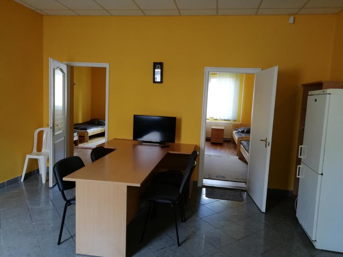 Appartement Collingo Belvarosi Szallas à Kazincbarcika Extérieur photo